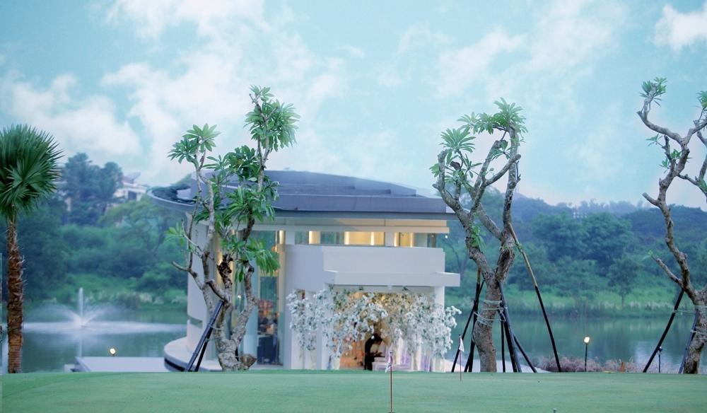 Ciputra Golf, Club & Hotel Surabaya Eksteriør billede