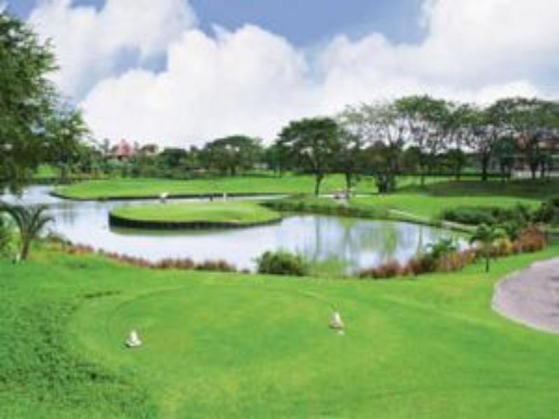 Ciputra Golf, Club & Hotel Surabaya Eksteriør billede